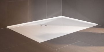 Receveur de douche en acier émaillé avec bords relevés pour éviter les joints silicones