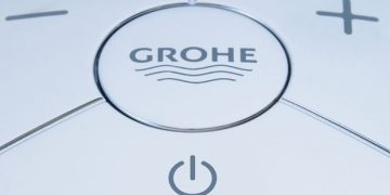 Gros plan sur un bouton pousoir Grohe