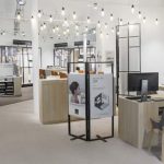 Dans le magasin Envie de salle de bain, la zone conseil