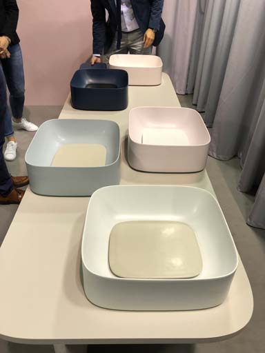 Vasque bicolore à poser de Valdama, Tendance Milan 2018 au point d'eau