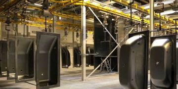 Usine Bette : baginoires supendues sur les rails