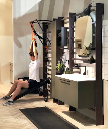 Gym Space de Scavolini : un meuble de salle de bains associé à un espalier