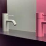 Mitigeur-design-rose-et-blanc