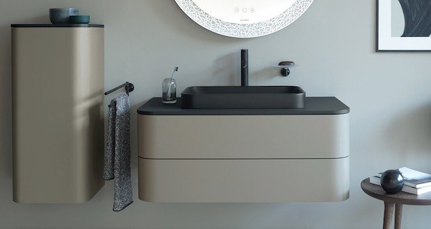 Meuble de salle de bain beige et noir, suspendu