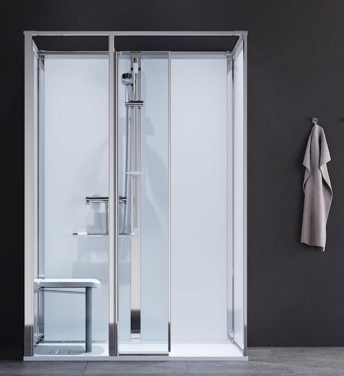 Cabine de douche avec parois de fond blanches et siège