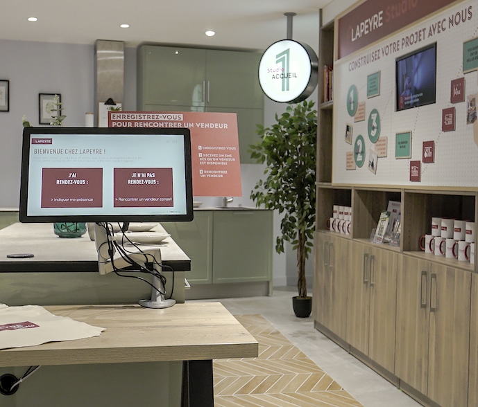 intérieur du magasin lapeyre studio de la place de clichy à paris