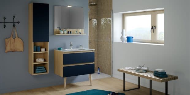 salle de bains avec meuble vasque bleu nuit