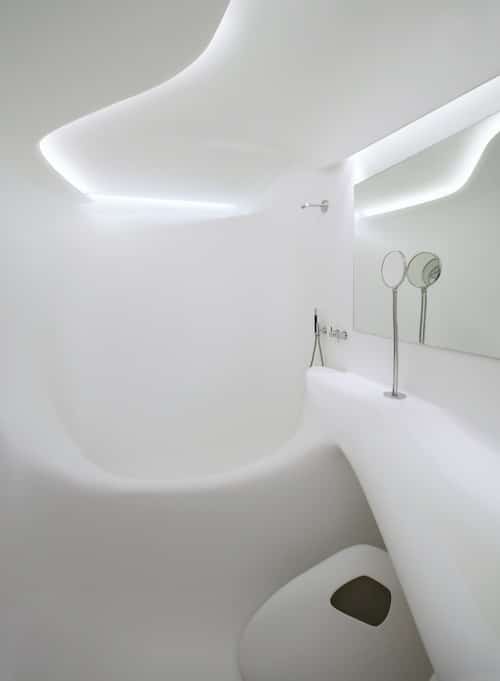 salle de bains Zaha Hadid en solid surface blanc