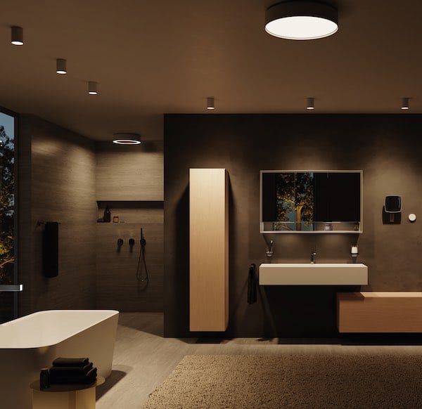 Salle de bains avec un éclairage Royal Midas de keuco