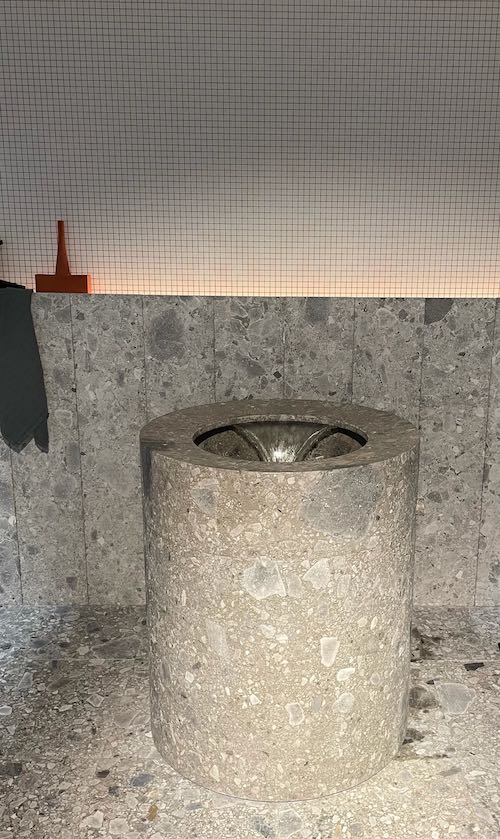 vasque totem cylindrique en pierre