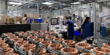 Usine SFA de Brégy, montage des rotors de moteurs