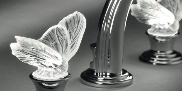 robinets avec des croisillons Lalique en forme de papillon