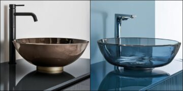 Deux vasques en verre sur un plan de toilette