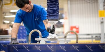 Opérateur dans l'usine Villeroy & Boch à Mettlach