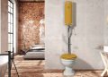 salle de bains avec WC à hydrochasse griffon couleur moutarde