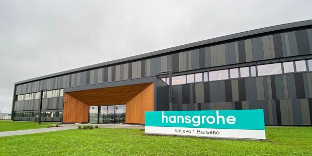 Entrée de l'usine Hansgrohe à Valjevo en Serbie