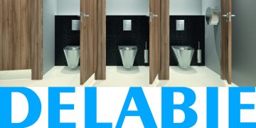 WC design en inox Delabie dans des toilettes publiques