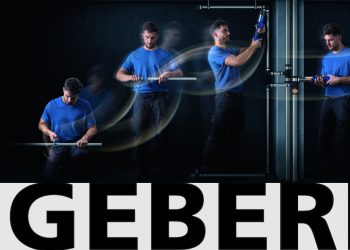 Homme utilisant le système multicouche FlowFit de Geberit