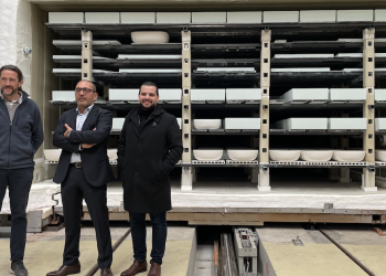 De gauche à droite, Rodolphe Gomis, directeur de l'usine, Manuel et Tristan Rodriguez, président et vice-président de Kramer.
