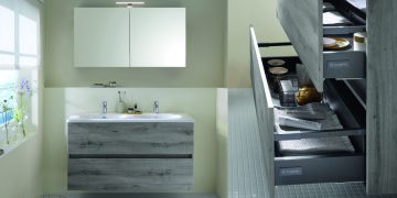 Meuble-vasque Méo de Burgbad, en finition Chêne argent et ses tiroirs