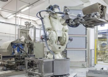 Robot dans l'usine de céramique sanitaire de GSI Ceramica