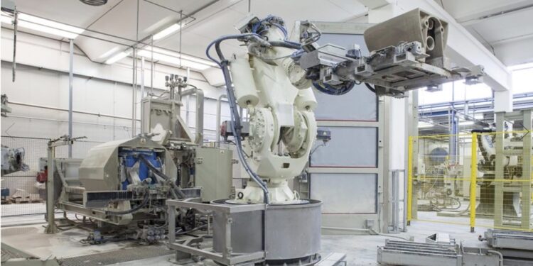 Robot dans l'usine de céramique sanitaire de GSI Ceramica