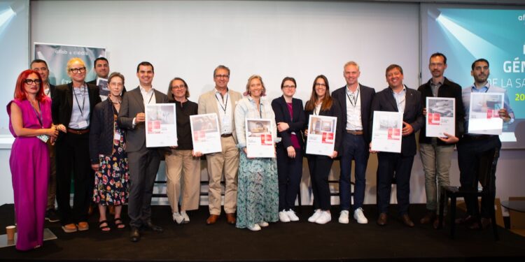 Photo de groupe des lauréats des Salles de bains Remarquables 2025