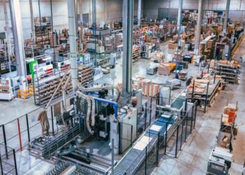Intérieur de l'usine Discac à Izon, en Gironde.