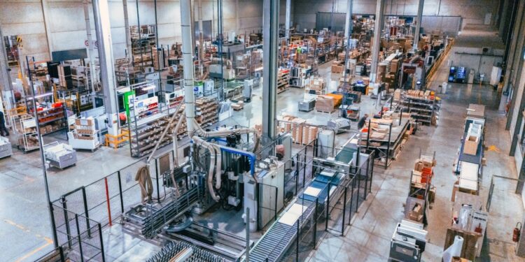 Intérieur de l'usine Discac à Izon, en Gironde.
