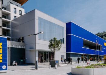Vue de l'avant du magasin Ikea de Nice