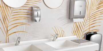 Sanitaires publics équipés d'une double vasque et de robinets temporisés chromés Téos de Pellets ASC.