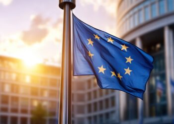 drapeau européen flottant devant les bâtiments de l'assemblée européenne.