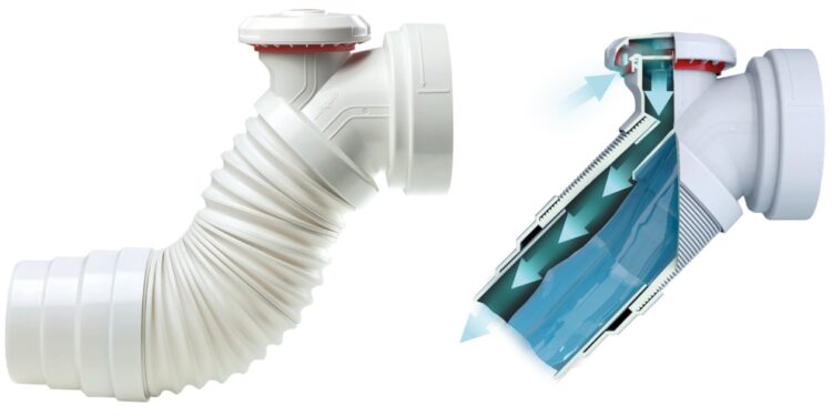 Pipe WC blanche avec un clapet évitant les surpressions et les désiphonnages