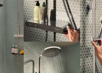 Différentes vues de la colonne de douche Activera S ShowerTablet Select vendue chez Cedeo.